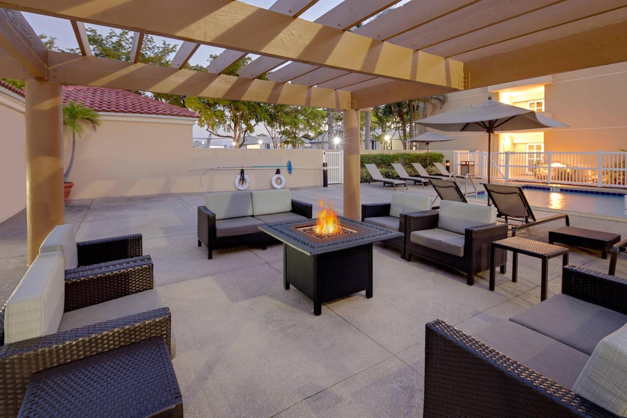 Courtyard By Marriott Fort Lauderdale North/Cypress Creek Exteriör bild