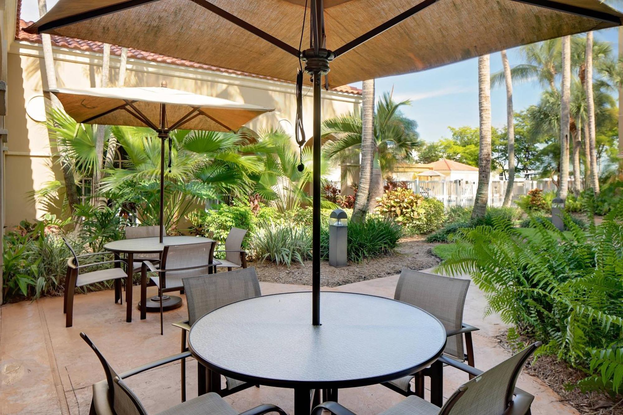 Courtyard By Marriott Fort Lauderdale North/Cypress Creek Exteriör bild