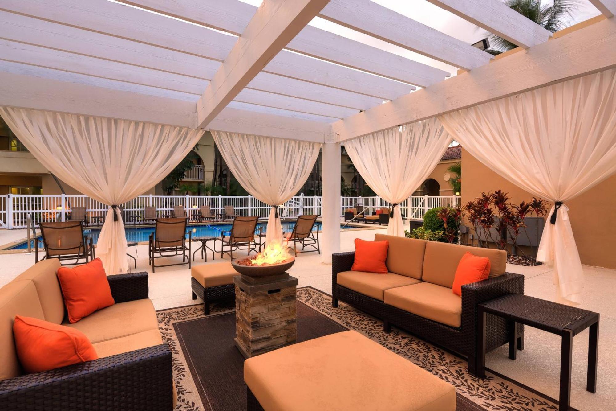 Courtyard By Marriott Fort Lauderdale North/Cypress Creek Exteriör bild